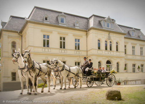 romantische Hochzeitsfotos in Schloss Schönfeld ,